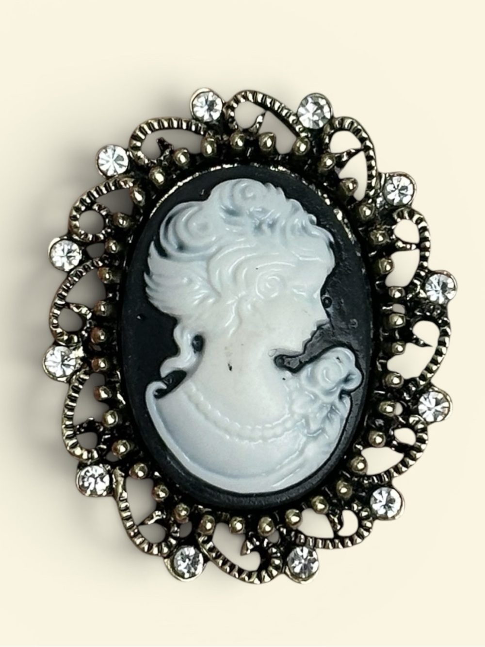 Vintage  Black and White Cameo Brooch